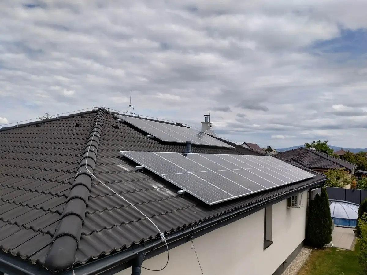 Škridlová strecha bungalovu